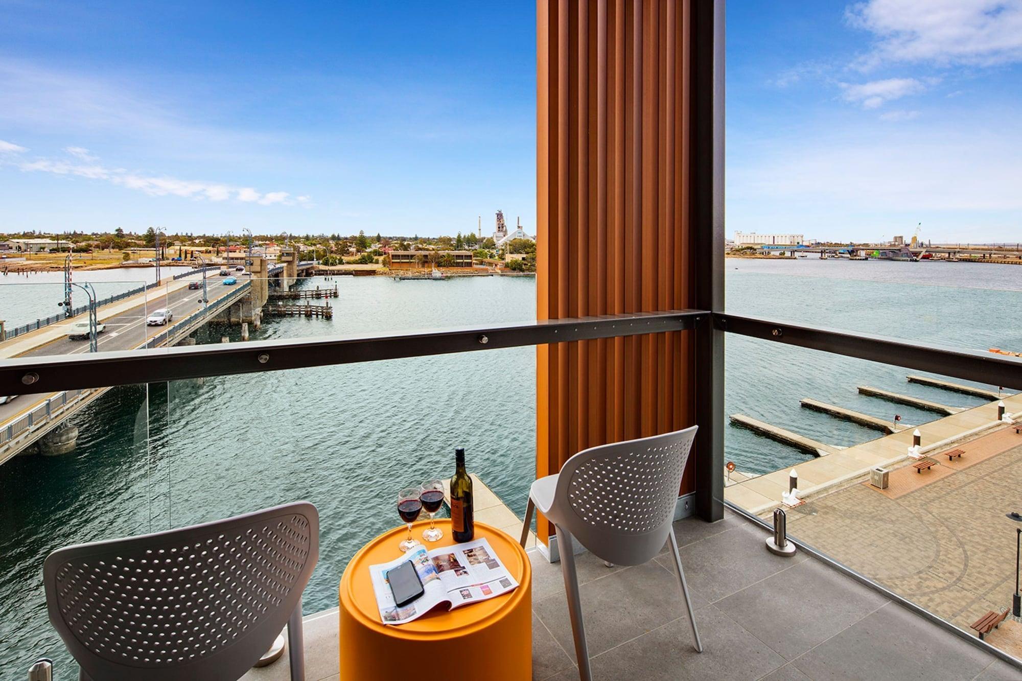 Quest Port Adelaide Aparthotel Екстериор снимка
