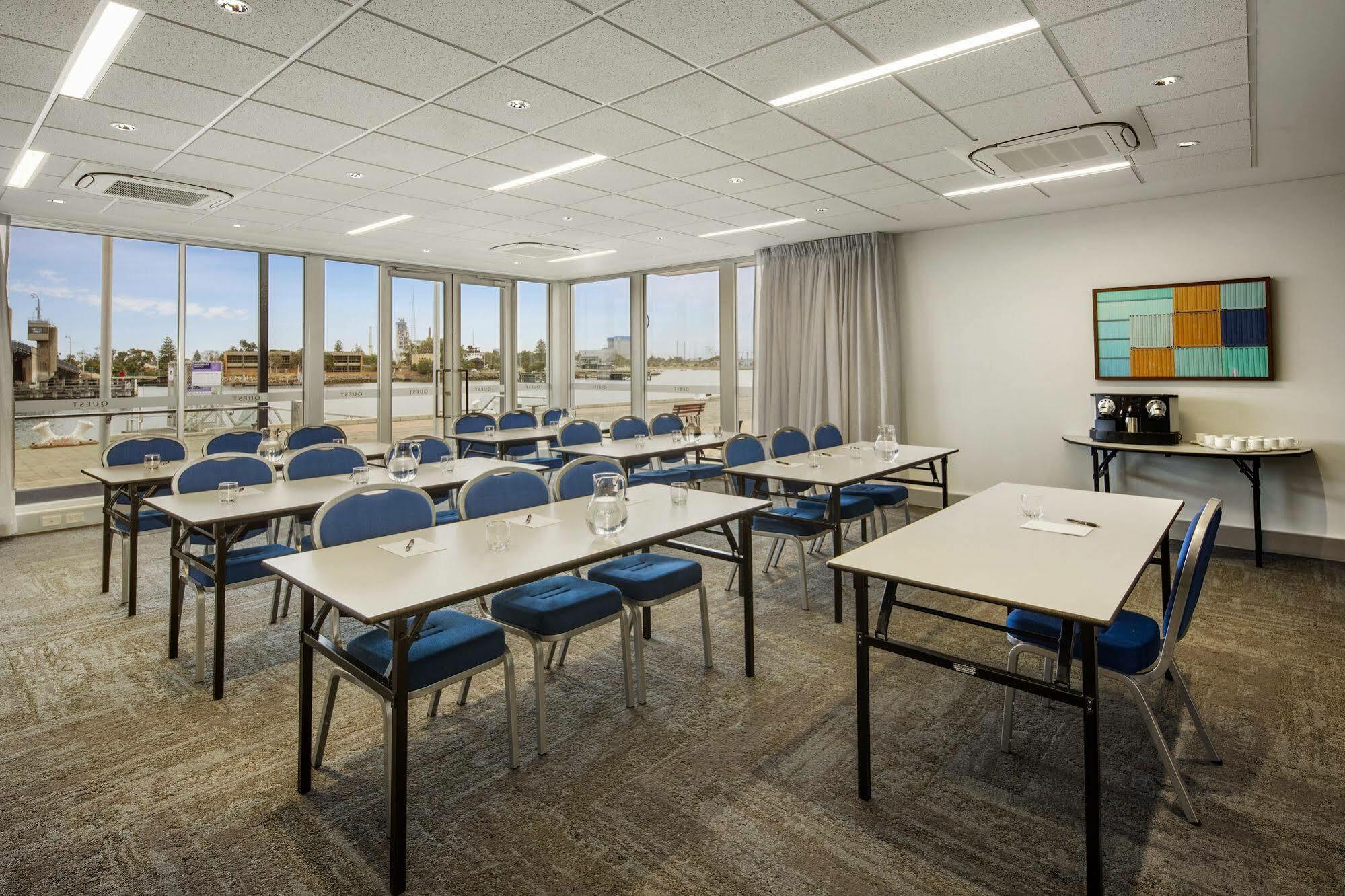 Quest Port Adelaide Aparthotel Екстериор снимка